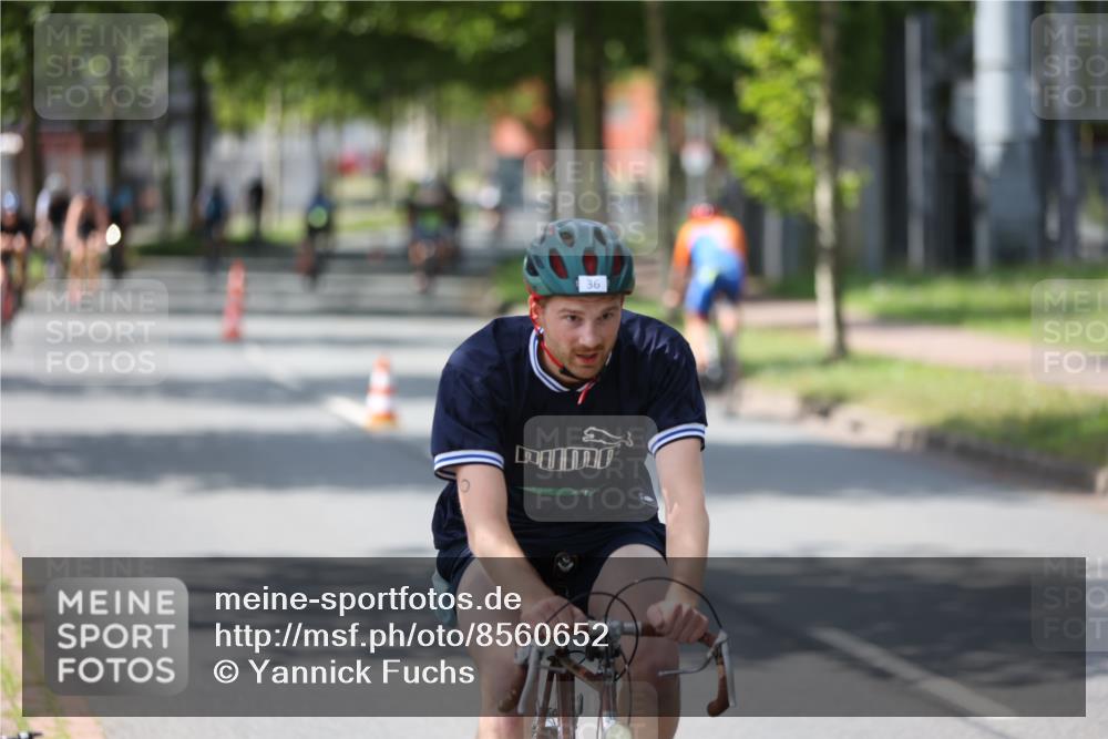 10.08.2025 - GEWOBA Citytriathlon Bremen Yannick Fuchs http://msf.ph/oto/8560652 10.08.2025 14:20:02 Radfahren 18, 36, 130, 195, 238, 256, 257 meine-sportfotos.de
