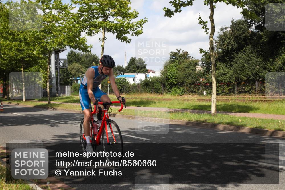 10.08.2025 - GEWOBA Citytriathlon Bremen Yannick Fuchs http://msf.ph/oto/8560660 10.08.2025 12:09:27 Radfahren 611, 633, 674, 814, 837, 880, 890, 896 meine-sportfotos.de