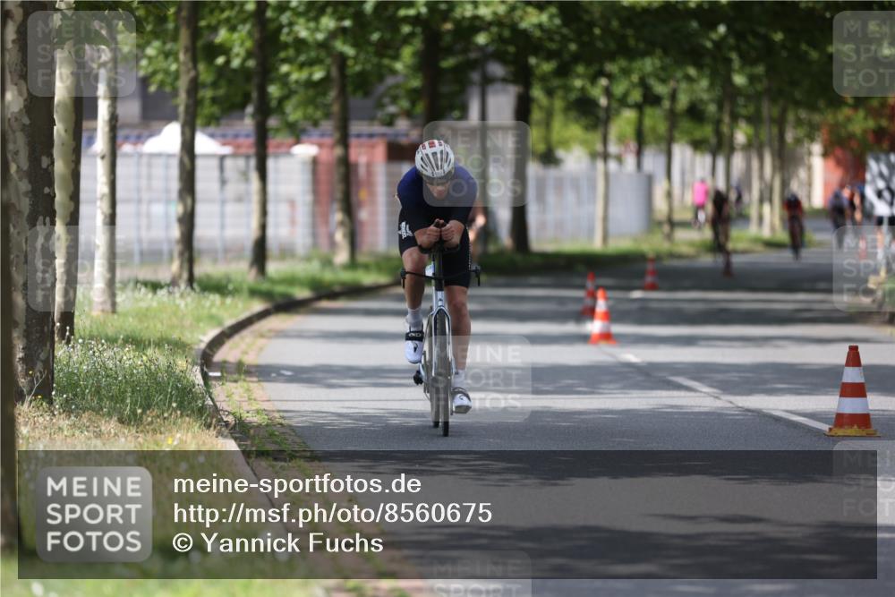 10.08.2025 - GEWOBA Citytriathlon Bremen Yannick Fuchs http://msf.ph/oto/8560675 10.08.2025 12:43:10 Radfahren 612, 628, 677, 684, 710, 871, 885, 889, 945, 964 meine-sportfotos.de