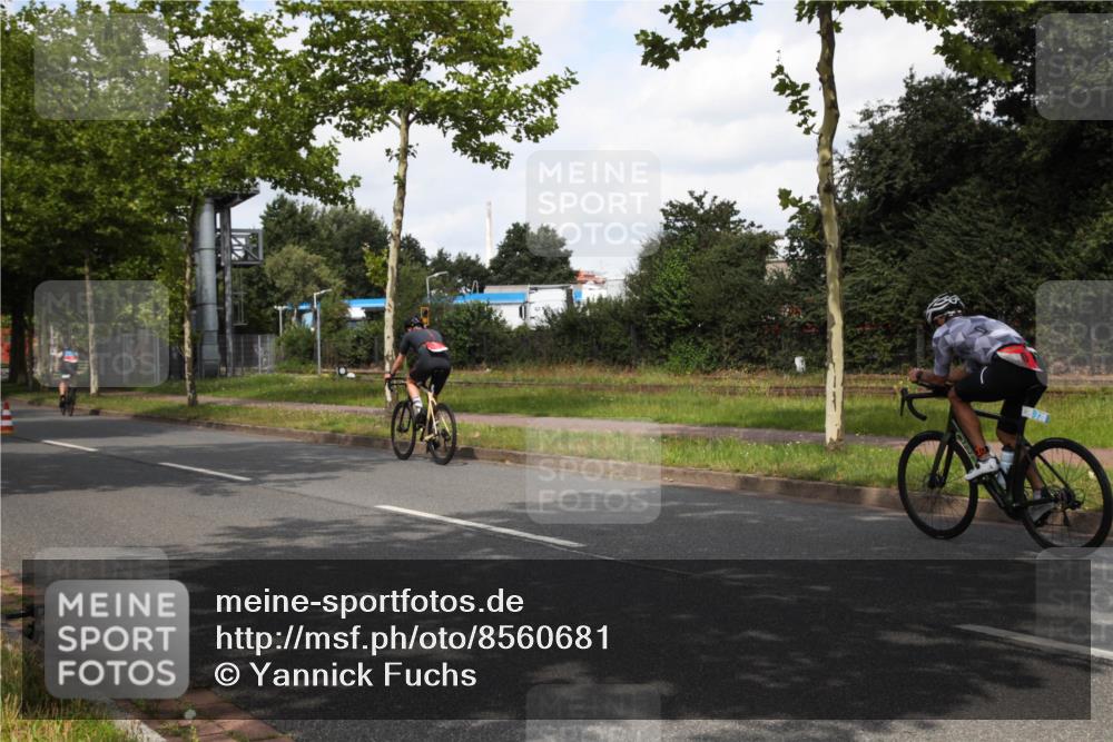 10.08.2025 - GEWOBA Citytriathlon Bremen Yannick Fuchs http://msf.ph/oto/8560681 10.08.2025 12:09:43 Radfahren 586, 674, 688, 697, 703, 732, 849 meine-sportfotos.de