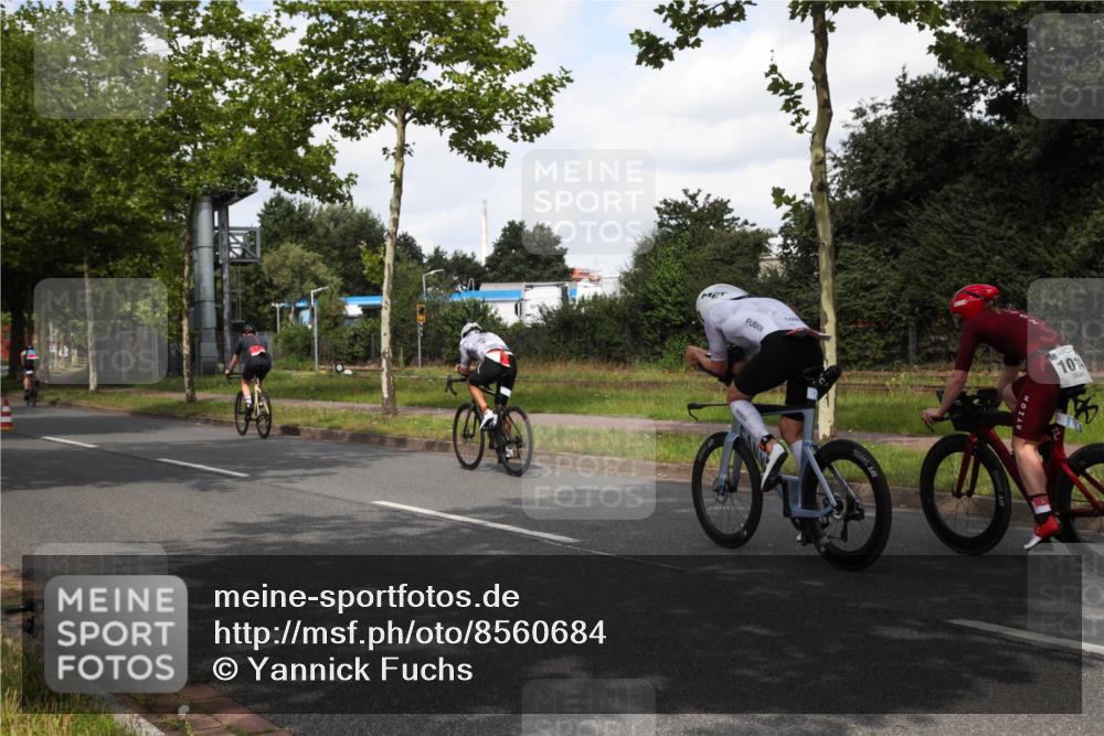 10.08.2025 - GEWOBA Citytriathlon Bremen Yannick Fuchs http://msf.ph/oto/8560684 10.08.2025 12:09:44 Radfahren 586, 674, 688, 697, 703, 732, 830, 849 meine-sportfotos.de