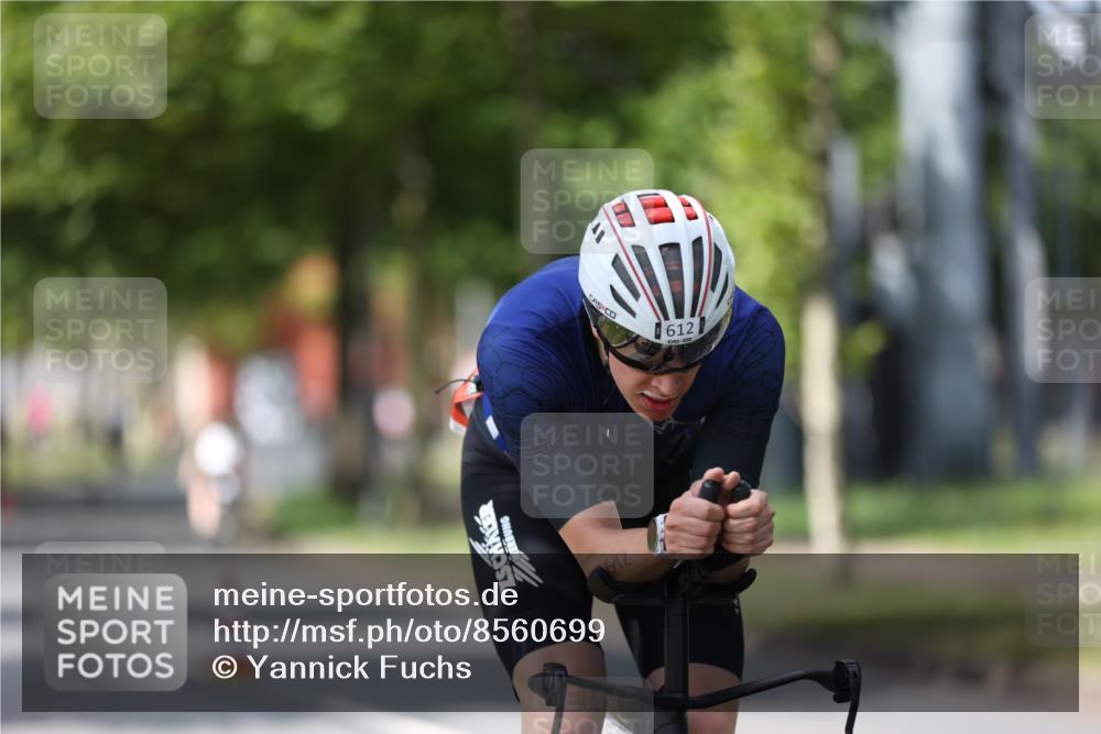 10.08.2025 - GEWOBA Citytriathlon Bremen Yannick Fuchs http://msf.ph/oto/8560699 10.08.2025 12:43:12 Radfahren 612, 646, 677, 684, 710, 871, 885, 889, 945, 964, 1038 meine-sportfotos.de