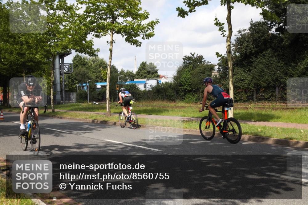 10.08.2025 - GEWOBA Citytriathlon Bremen Yannick Fuchs http://msf.ph/oto/8560755 10.08.2025 12:10:01 Radfahren 586, 607, 628, 688, 732, 830, 849, 1024 meine-sportfotos.de