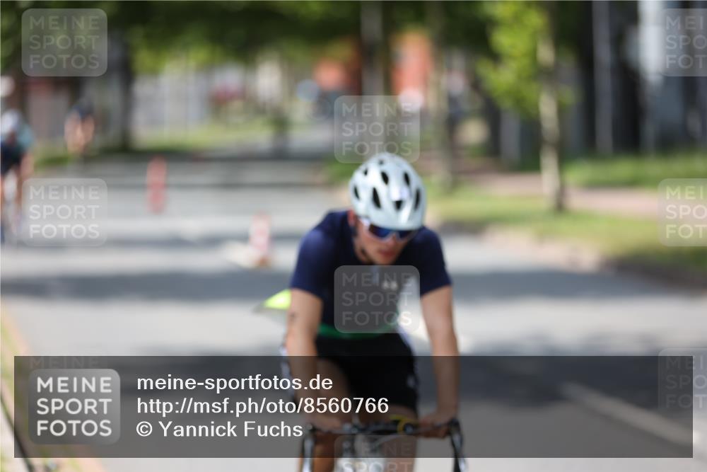 10.08.2025 - GEWOBA Citytriathlon Bremen Yannick Fuchs http://msf.ph/oto/8560766 10.08.2025 14:20:17 Radfahren 18, 29, 52, 130, 195, 197, 238, 256, 257 meine-sportfotos.de