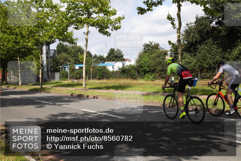 10.08.2025 - GEWOBA Citytriathlon Bremen Yannick Fuchs http://msf.ph/oto/8560782 10.08.2025 12:10:19 Radfahren 647, 710, 889, 1024 meine-sportfotos.de