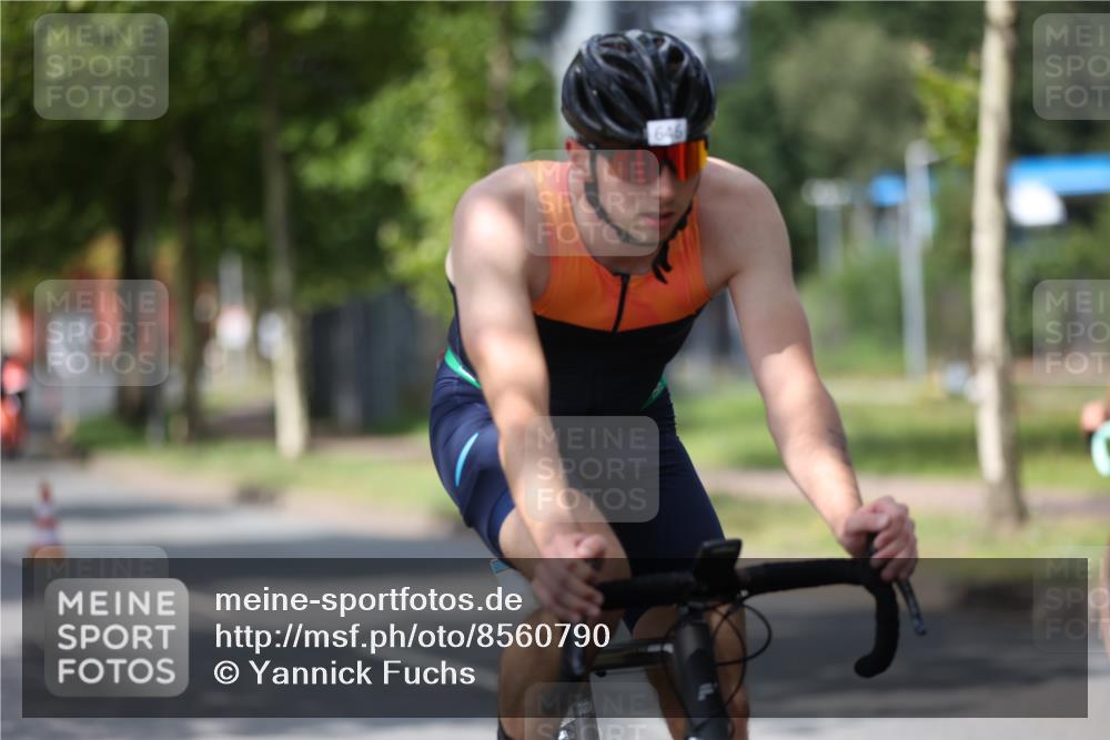 10.08.2025 - GEWOBA Citytriathlon Bremen Yannick Fuchs http://msf.ph/oto/8560790 10.08.2025 12:43:23 Radfahren 612, 646, 835, 885, 945, 955, 964, 1038 meine-sportfotos.de