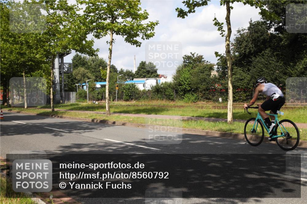 10.08.2025 - GEWOBA Citytriathlon Bremen Yannick Fuchs http://msf.ph/oto/8560792 10.08.2025 12:10:27 Radfahren 644, 647, 656, 710, 730, 755, 889, 1014 meine-sportfotos.de