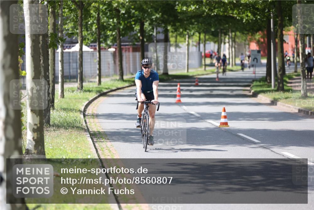 10.08.2025 - GEWOBA Citytriathlon Bremen Yannick Fuchs http://msf.ph/oto/8560807 10.08.2025 14:20:23 Radfahren 28, 29, 35, 52, 67, 80, 197 meine-sportfotos.de