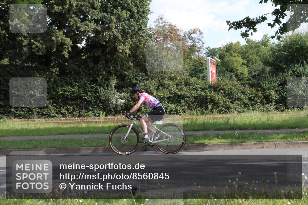 10.08.2025 - GEWOBA Citytriathlon Bremen Yannick Fuchs http://msf.ph/oto/8560845 10.08.2025 10:39:02 Radfahren 111, 113, 119, 417, 472, 498, 499, 506 meine-sportfotos.de