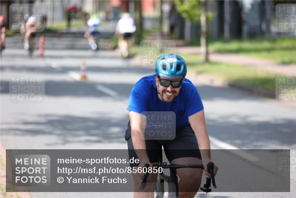 10.08.2025 - GEWOBA Citytriathlon Bremen Yannick Fuchs http://msf.ph/oto/8560850 10.08.2025 14:20:35 Radfahren 11, 28, 35, 67, 69, 80, 216, 229, 274, 281 meine-sportfotos.de