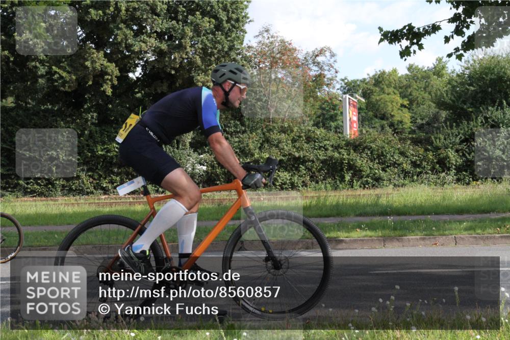 10.08.2025 - GEWOBA Citytriathlon Bremen Yannick Fuchs http://msf.ph/oto/8560857 10.08.2025 10:39:03 Radfahren 111, 113, 215, 417, 472, 498, 499 meine-sportfotos.de