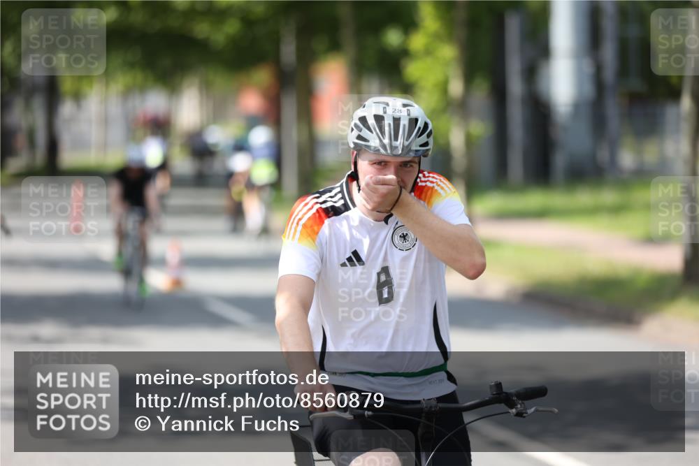 10.08.2025 - GEWOBA Citytriathlon Bremen Yannick Fuchs http://msf.ph/oto/8560879 10.08.2025 14:20:40 Radfahren 11, 28, 35, 56, 61, 67, 69, 80, 110, 145, 216, 229, 272, 274, 281, 312 meine-sportfotos.de