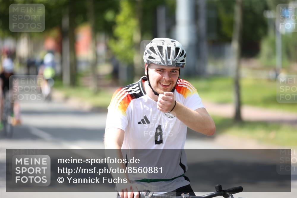 10.08.2025 - GEWOBA Citytriathlon Bremen Yannick Fuchs http://msf.ph/oto/8560881 10.08.2025 14:20:40 Radfahren 11, 28, 35, 56, 61, 67, 69, 80, 110, 145, 216, 229, 272, 274, 281, 312 meine-sportfotos.de