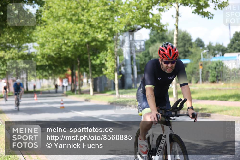 10.08.2025 - GEWOBA Citytriathlon Bremen Yannick Fuchs http://msf.ph/oto/8560885 10.08.2025 12:43:39 Radfahren 835, 837, 842, 907, 925, 955, 1012 meine-sportfotos.de
