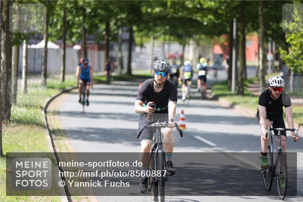 10.08.2025 - GEWOBA Citytriathlon Bremen Yannick Fuchs http://msf.ph/oto/8560887 10.08.2025 14:20:41 Radfahren 11, 28, 35, 56, 61, 67, 69, 80, 110, 145, 157, 216, 229, 272, 274, 281, 312 meine-sportfotos.de