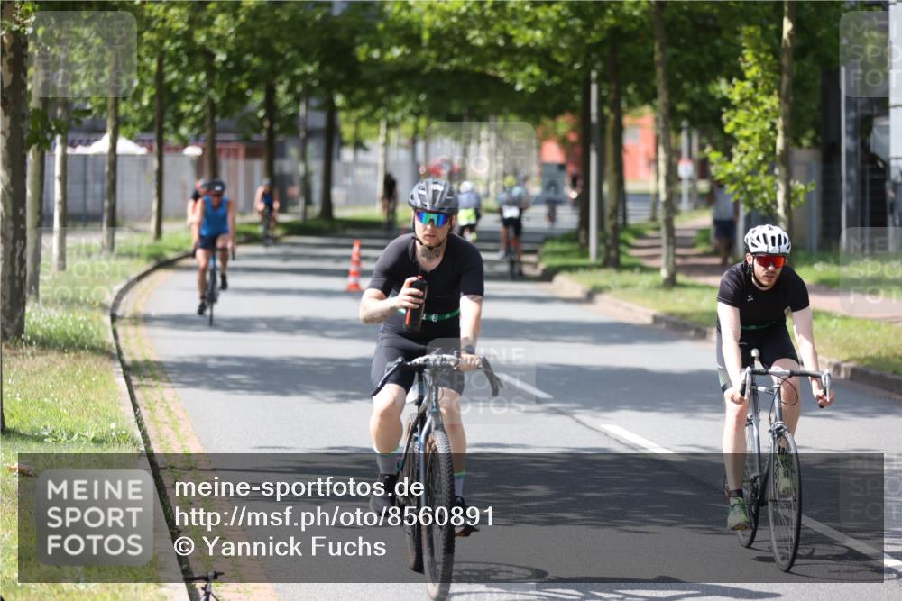 10.08.2025 - GEWOBA Citytriathlon Bremen Yannick Fuchs http://msf.ph/oto/8560891 10.08.2025 14:20:41 Radfahren 11, 28, 35, 56, 61, 67, 69, 80, 110, 145, 157, 216, 229, 272, 274, 281, 312 meine-sportfotos.de