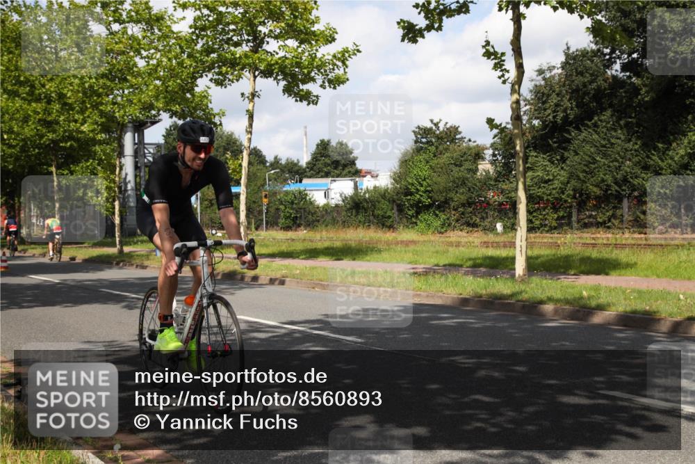 10.08.2025 - GEWOBA Citytriathlon Bremen Yannick Fuchs http://msf.ph/oto/8560893 10.08.2025 12:11:07 Radfahren 575, 625, 669, 679, 687, 716, 800, 812, 835 meine-sportfotos.de