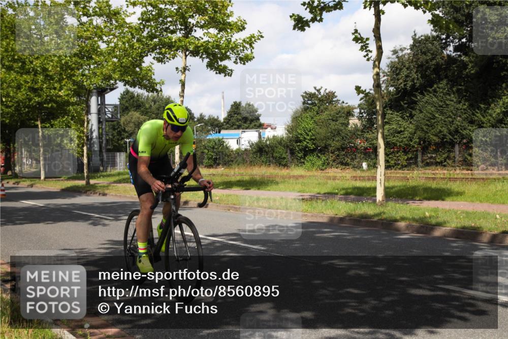 10.08.2025 - GEWOBA Citytriathlon Bremen Yannick Fuchs http://msf.ph/oto/8560895 10.08.2025 12:11:09 Radfahren 575, 625, 669, 679, 687, 713, 800, 812, 835 meine-sportfotos.de