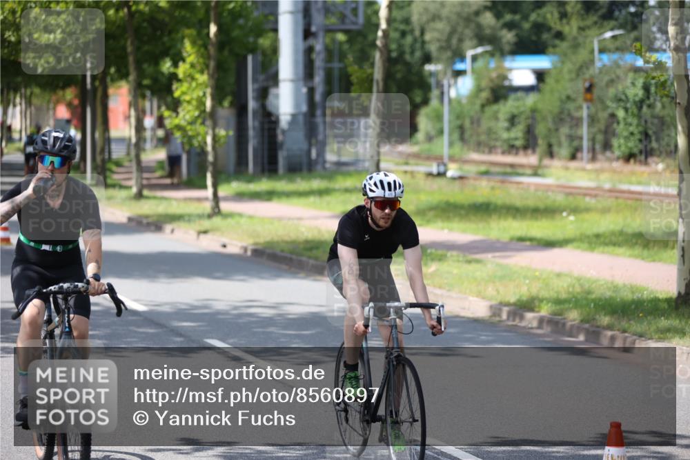10.08.2025 - GEWOBA Citytriathlon Bremen Yannick Fuchs http://msf.ph/oto/8560897 10.08.2025 14:20:42 Radfahren 11, 28, 35, 56, 61, 67, 69, 80, 110, 145, 157, 216, 229, 272, 274, 281, 312 meine-sportfotos.de