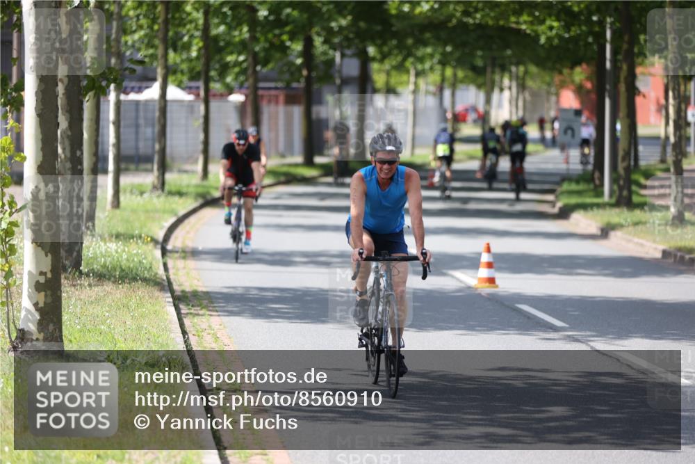 10.08.2025 - GEWOBA Citytriathlon Bremen Yannick Fuchs http://msf.ph/oto/8560910 10.08.2025 14:20:43 Radfahren 11, 28, 35, 56, 61, 67, 69, 80, 110, 145, 157, 216, 229, 272, 274, 281, 312 meine-sportfotos.de