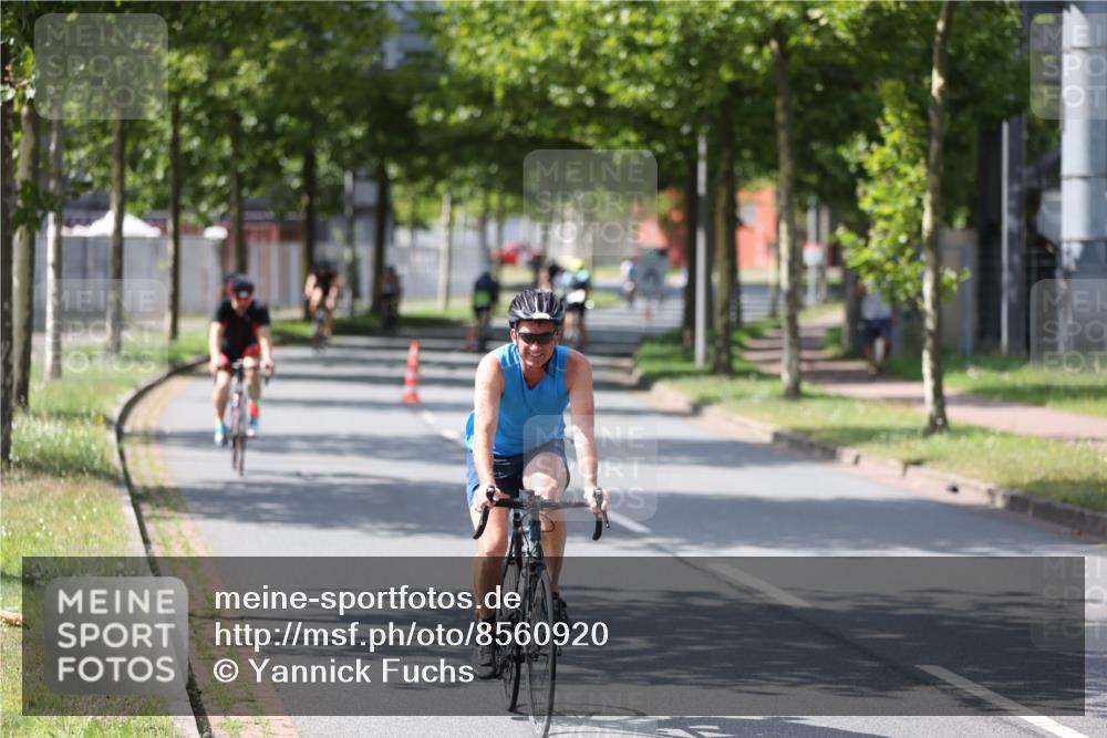 10.08.2025 - GEWOBA Citytriathlon Bremen Yannick Fuchs http://msf.ph/oto/8560920 10.08.2025 14:20:44 Radfahren 11, 28, 56, 61, 67, 69, 73, 80, 110, 145, 157, 216, 229, 272, 274, 281, 312 meine-sportfotos.de