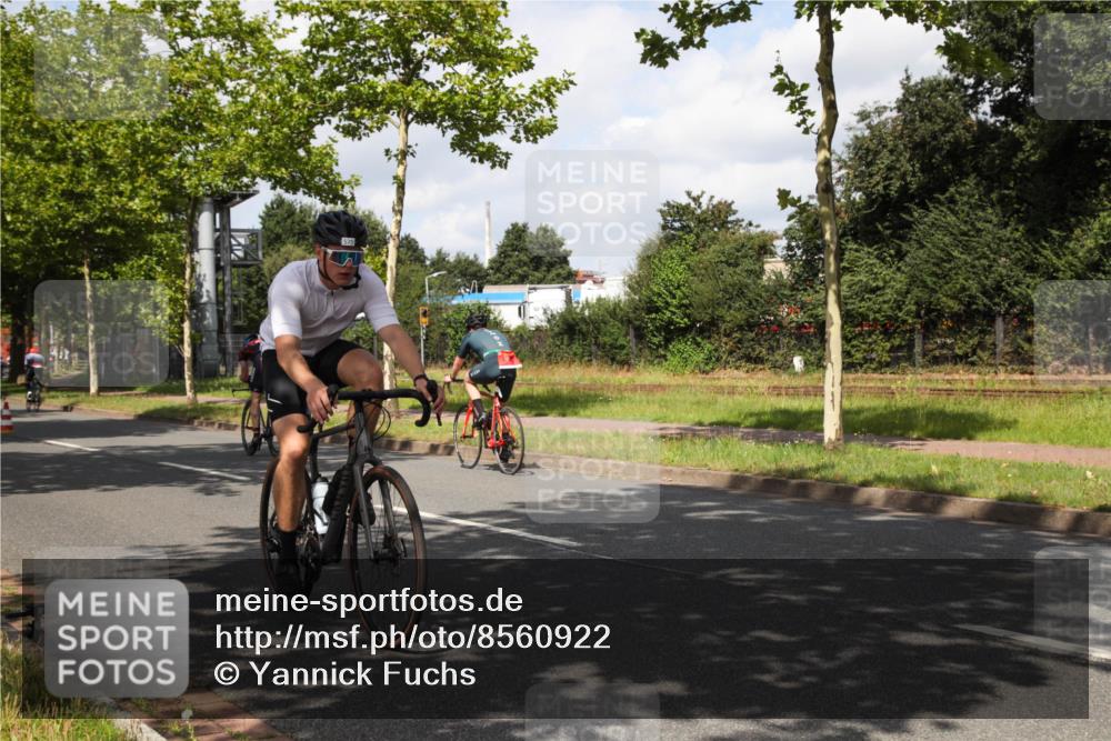 10.08.2025 - GEWOBA Citytriathlon Bremen Yannick Fuchs http://msf.ph/oto/8560922 10.08.2025 12:11:20 Radfahren 575, 645, 669, 679, 687, 713, 835, 894, 1038 meine-sportfotos.de