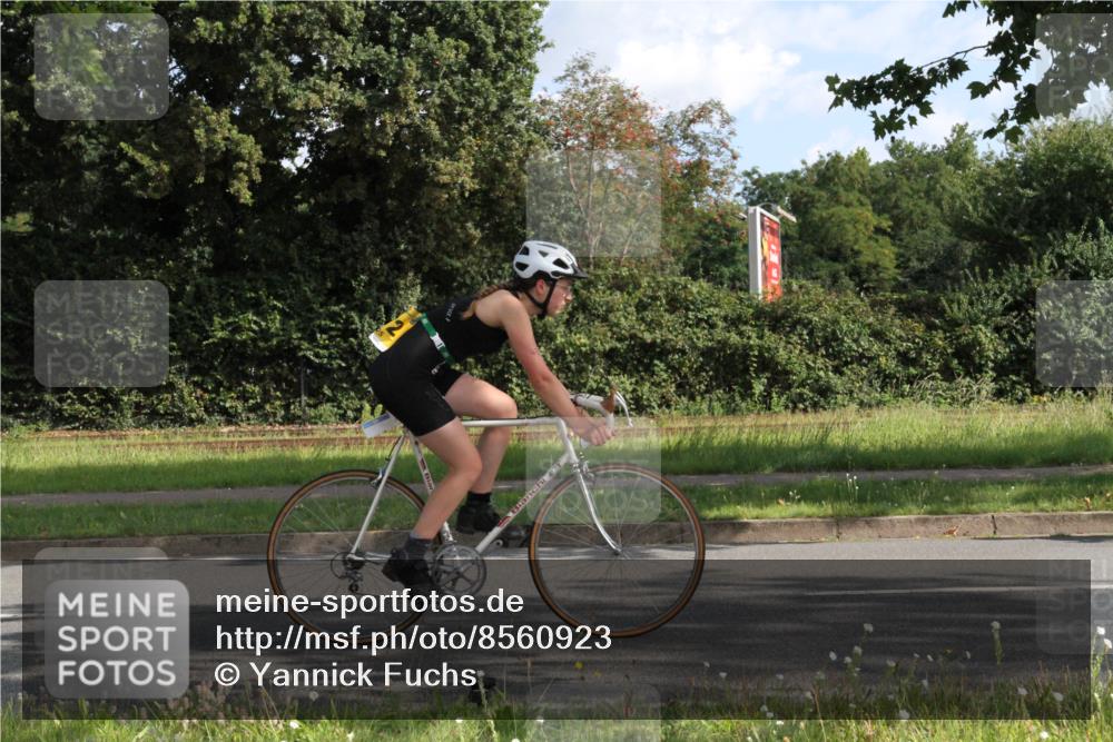 10.08.2025 - GEWOBA Citytriathlon Bremen Yannick Fuchs http://msf.ph/oto/8560923 10.08.2025 10:39:10 Radfahren 35, 107, 111, 113, 165, 215, 417, 472, 481, 498, 499 meine-sportfotos.de