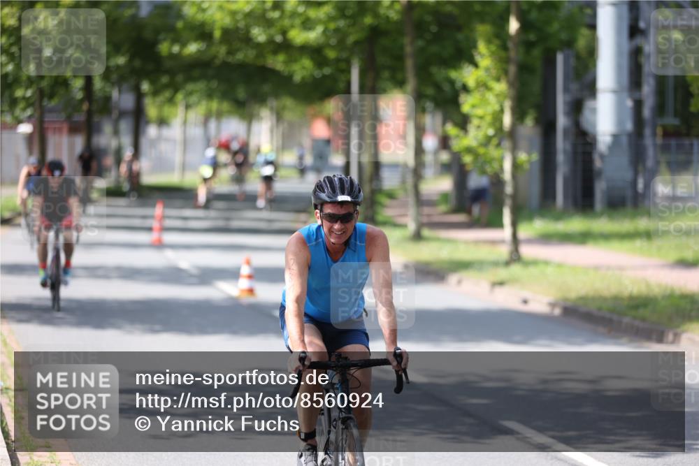 10.08.2025 - GEWOBA Citytriathlon Bremen Yannick Fuchs http://msf.ph/oto/8560924 10.08.2025 14:20:44 Radfahren 11, 28, 56, 61, 67, 69, 73, 80, 110, 145, 157, 216, 229, 272, 274, 281, 312 meine-sportfotos.de
