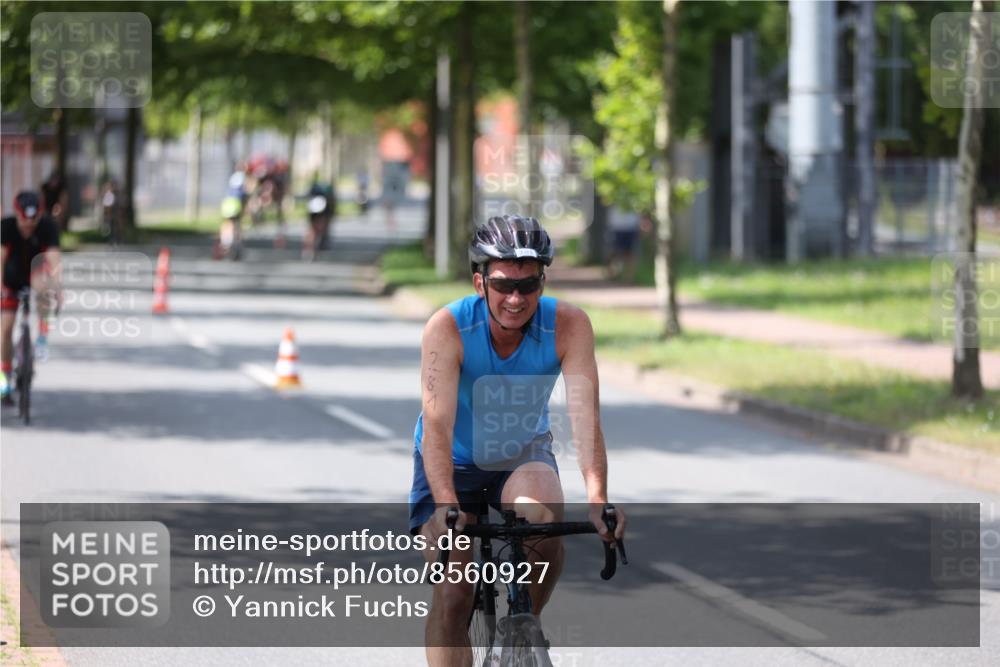 10.08.2025 - GEWOBA Citytriathlon Bremen Yannick Fuchs http://msf.ph/oto/8560927 10.08.2025 14:20:44 Radfahren 11, 28, 56, 61, 67, 69, 73, 80, 110, 145, 157, 216, 229, 272, 274, 281, 312 meine-sportfotos.de