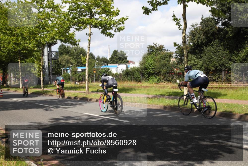 10.08.2025 - GEWOBA Citytriathlon Bremen Yannick Fuchs http://msf.ph/oto/8560928 10.08.2025 12:11:21 Radfahren 575, 645, 669, 679, 713, 835, 894, 1038 meine-sportfotos.de