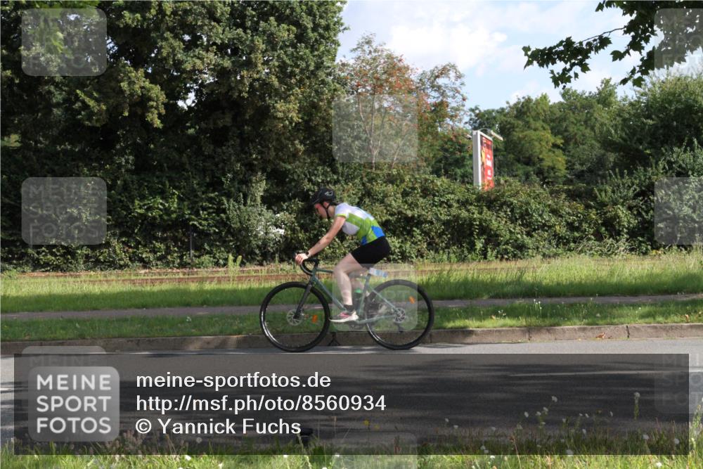 10.08.2025 - GEWOBA Citytriathlon Bremen Yannick Fuchs http://msf.ph/oto/8560934 10.08.2025 10:39:11 Radfahren 35, 107, 111, 113, 165, 215, 417, 472, 481, 498, 499 meine-sportfotos.de
