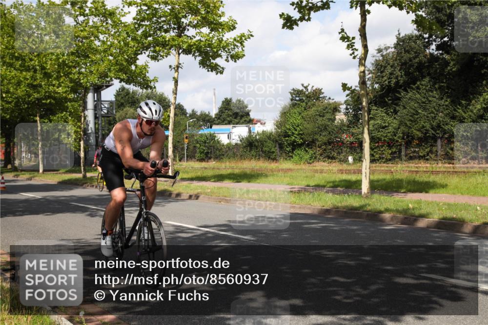 10.08.2025 - GEWOBA Citytriathlon Bremen Yannick Fuchs http://msf.ph/oto/8560937 10.08.2025 12:11:26 Radfahren 575, 578, 583, 645, 713, 894, 1038 meine-sportfotos.de
