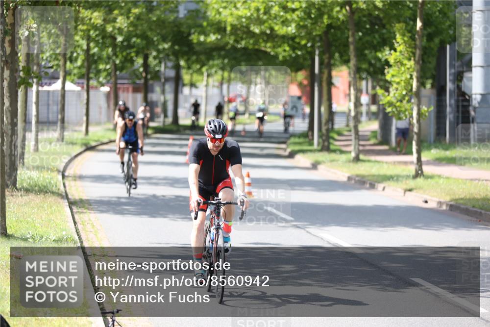 10.08.2025 - GEWOBA Citytriathlon Bremen Yannick Fuchs http://msf.ph/oto/8560942 10.08.2025 14:20:46 Radfahren 11, 56, 61, 67, 69, 73, 110, 142, 145, 157, 216, 229, 272, 274, 281, 312 meine-sportfotos.de