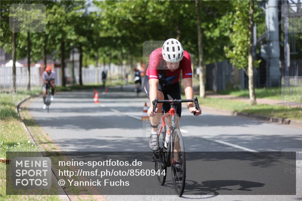 10.08.2025 - GEWOBA Citytriathlon Bremen Yannick Fuchs http://msf.ph/oto/8560944 10.08.2025 12:43:44 Radfahren 608, 835, 837, 842, 907, 925, 954, 955, 1012 meine-sportfotos.de