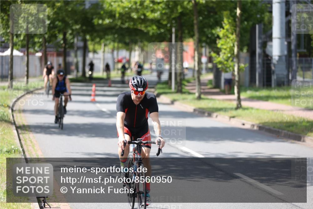 10.08.2025 - GEWOBA Citytriathlon Bremen Yannick Fuchs http://msf.ph/oto/8560950 10.08.2025 14:20:46 Radfahren 11, 56, 61, 67, 69, 73, 110, 142, 145, 157, 216, 229, 272, 274, 281, 312 meine-sportfotos.de
