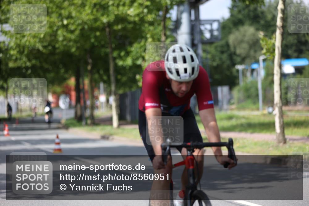10.08.2025 - GEWOBA Citytriathlon Bremen Yannick Fuchs http://msf.ph/oto/8560951 10.08.2025 12:43:44 Radfahren 608, 835, 837, 842, 907, 925, 954, 955, 1012 meine-sportfotos.de