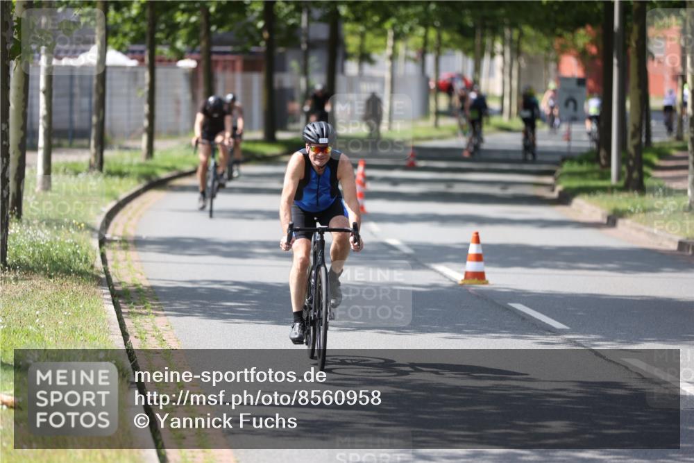 10.08.2025 - GEWOBA Citytriathlon Bremen Yannick Fuchs http://msf.ph/oto/8560958 10.08.2025 14:20:47 Radfahren 11, 56, 61, 67, 69, 73, 110, 142, 145, 157, 216, 229, 272, 274, 281, 312 meine-sportfotos.de