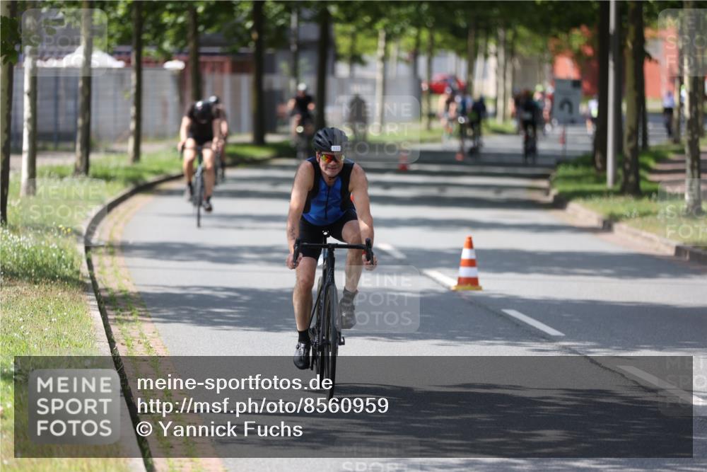 10.08.2025 - GEWOBA Citytriathlon Bremen Yannick Fuchs http://msf.ph/oto/8560959 10.08.2025 14:20:47 Radfahren 11, 56, 61, 67, 69, 73, 110, 142, 145, 157, 216, 229, 272, 274, 281, 312 meine-sportfotos.de