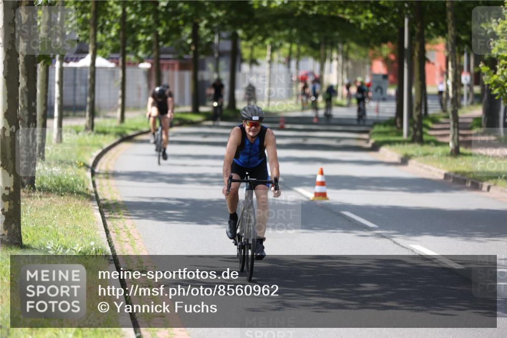 10.08.2025 - GEWOBA Citytriathlon Bremen Yannick Fuchs http://msf.ph/oto/8560962 10.08.2025 14:20:47 Radfahren 11, 56, 61, 67, 69, 73, 110, 142, 145, 157, 216, 229, 272, 274, 281, 312 meine-sportfotos.de