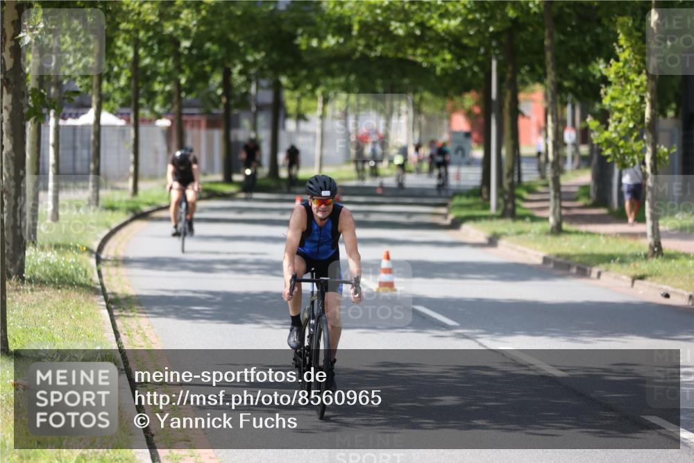 10.08.2025 - GEWOBA Citytriathlon Bremen Yannick Fuchs http://msf.ph/oto/8560965 10.08.2025 14:20:47 Radfahren 11, 56, 61, 67, 69, 73, 110, 142, 145, 157, 216, 229, 272, 274, 281, 312 meine-sportfotos.de