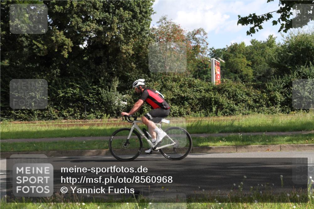 10.08.2025 - GEWOBA Citytriathlon Bremen Yannick Fuchs http://msf.ph/oto/8560968 10.08.2025 10:39:15 Radfahren 35, 107, 111, 113, 165, 215, 233, 440, 472, 481, 499 meine-sportfotos.de