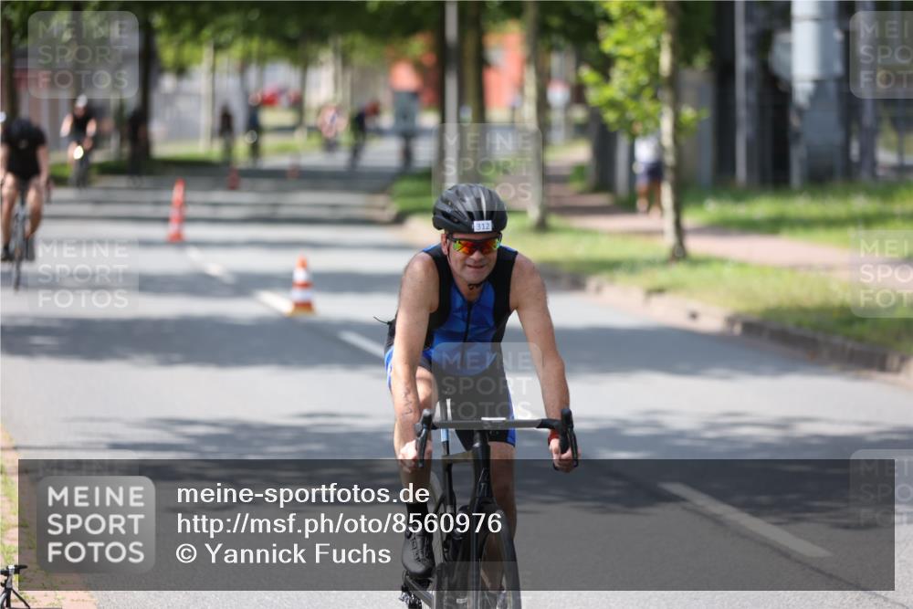 10.08.2025 - GEWOBA Citytriathlon Bremen Yannick Fuchs http://msf.ph/oto/8560976 10.08.2025 14:20:48 Radfahren 11, 56, 61, 69, 73, 110, 142, 145, 157, 216, 229, 266, 272, 274, 281, 312 meine-sportfotos.de