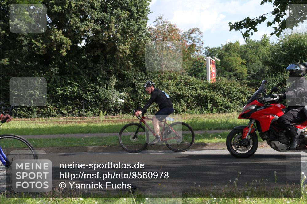 10.08.2025 - GEWOBA Citytriathlon Bremen Yannick Fuchs http://msf.ph/oto/8560978 10.08.2025 10:39:16 Radfahren 35, 107, 111, 113, 165, 215, 233, 440, 472, 481, 499 meine-sportfotos.de