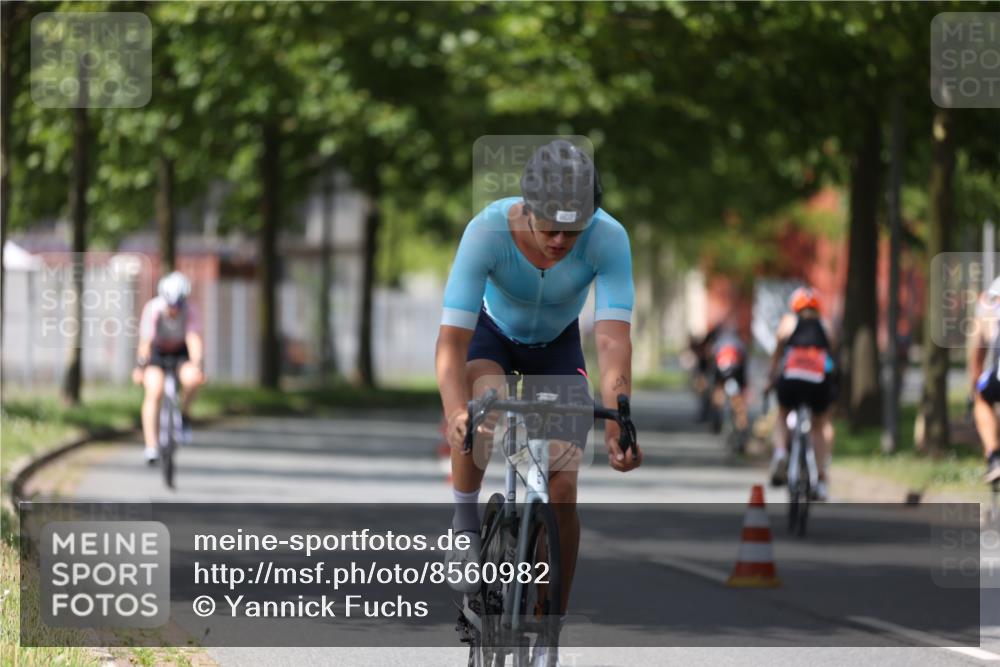 10.08.2025 - GEWOBA Citytriathlon Bremen Yannick Fuchs http://msf.ph/oto/8560982 10.08.2025 12:43:52 Radfahren 608, 842, 907, 925, 954, 1012, 1036 meine-sportfotos.de