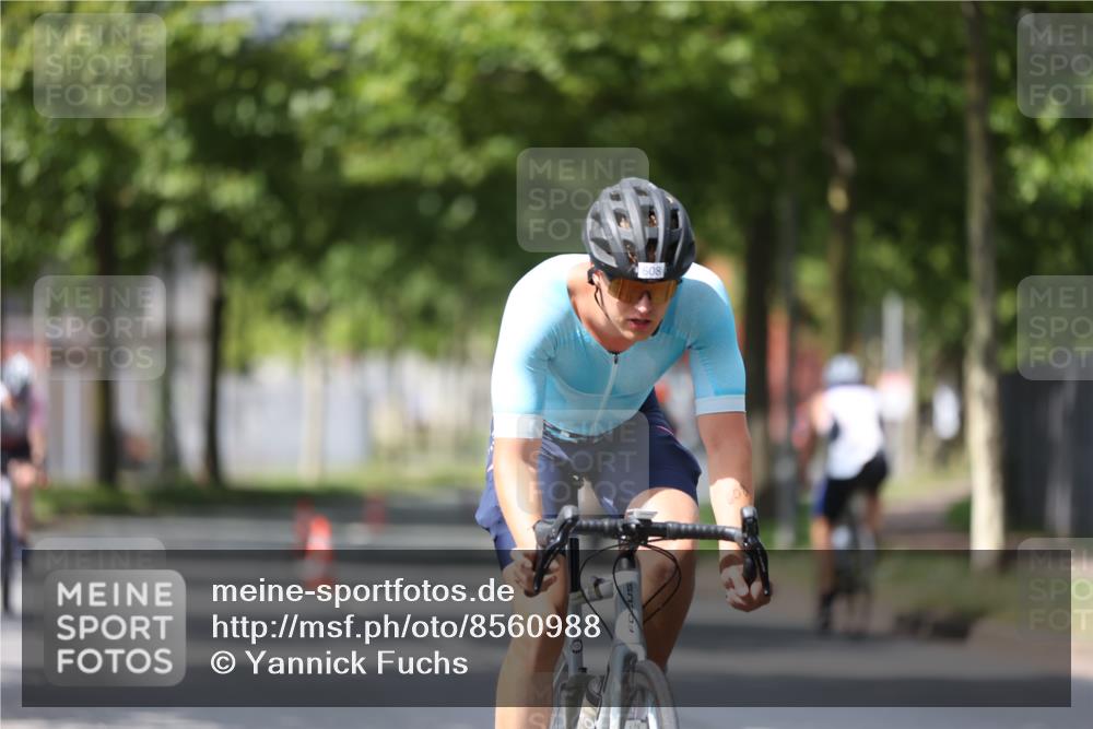10.08.2025 - GEWOBA Citytriathlon Bremen Yannick Fuchs http://msf.ph/oto/8560988 10.08.2025 12:43:53 Radfahren 608, 842, 907, 925, 954, 1012, 1036 meine-sportfotos.de