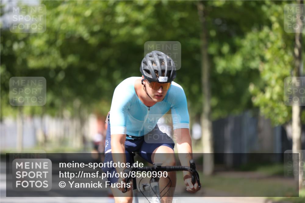 10.08.2025 - GEWOBA Citytriathlon Bremen Yannick Fuchs http://msf.ph/oto/8560990 10.08.2025 12:43:53 Radfahren 608, 842, 907, 925, 954, 1012, 1036 meine-sportfotos.de