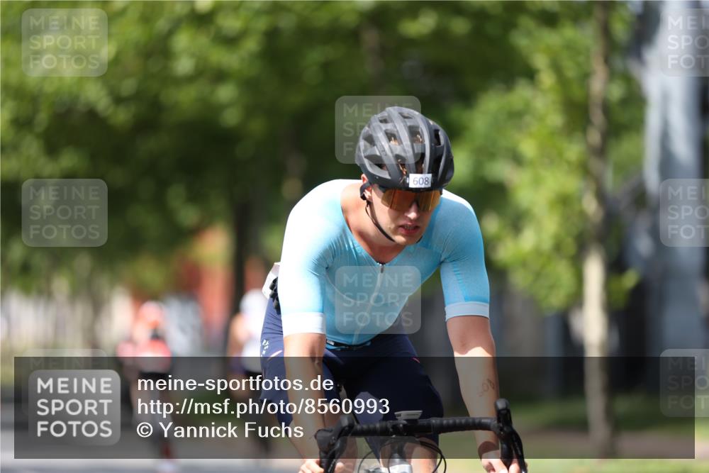 10.08.2025 - GEWOBA Citytriathlon Bremen Yannick Fuchs http://msf.ph/oto/8560993 10.08.2025 12:43:53 Radfahren 608, 842, 907, 925, 954, 1012, 1036 meine-sportfotos.de
