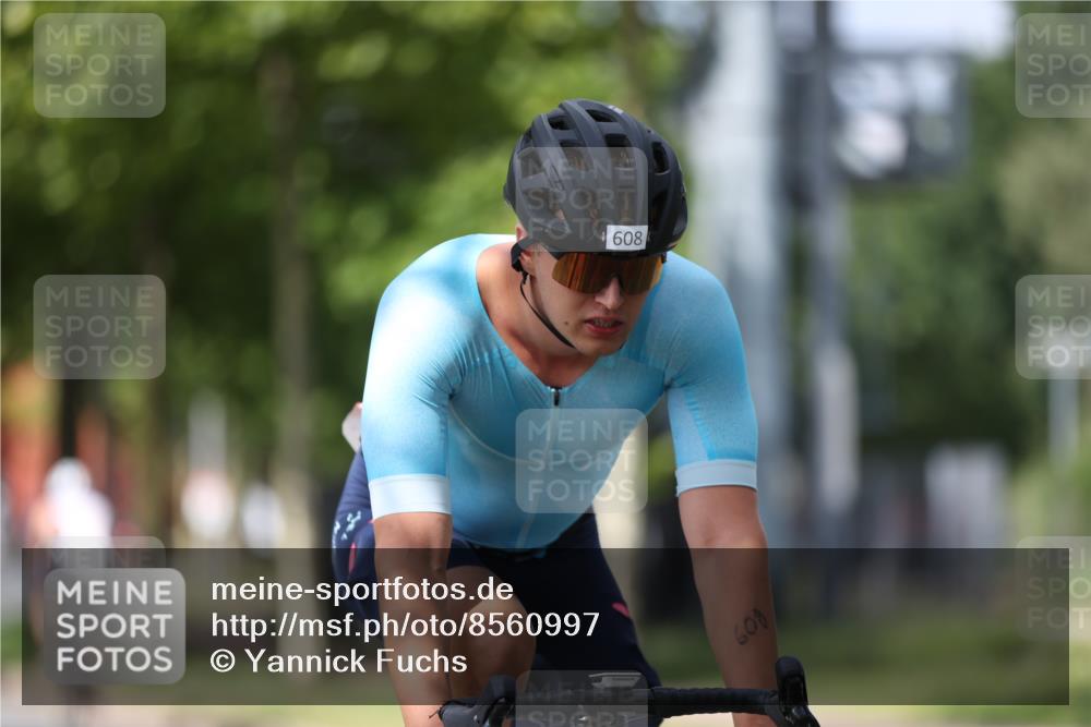 10.08.2025 - GEWOBA Citytriathlon Bremen Yannick Fuchs http://msf.ph/oto/8560997 10.08.2025 12:43:53 Radfahren 608, 842, 907, 925, 954, 1012, 1036 meine-sportfotos.de