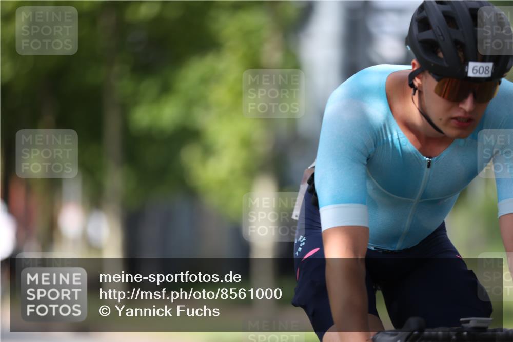 10.08.2025 - GEWOBA Citytriathlon Bremen Yannick Fuchs http://msf.ph/oto/8561000 10.08.2025 12:43:53 Radfahren 608, 842, 907, 925, 954, 1012, 1036 meine-sportfotos.de