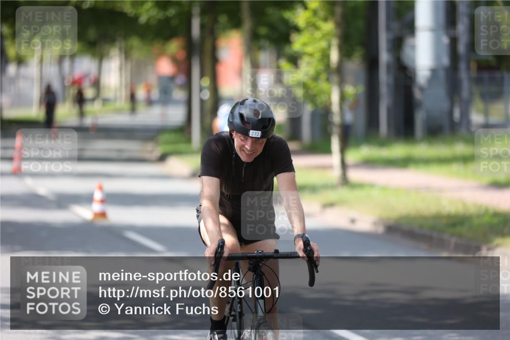 10.08.2025 - GEWOBA Citytriathlon Bremen Yannick Fuchs http://msf.ph/oto/8561001 10.08.2025 14:20:51 Radfahren 11, 56, 61, 69, 73, 110, 142, 145, 157, 191, 216, 229, 266, 272, 281, 312 meine-sportfotos.de